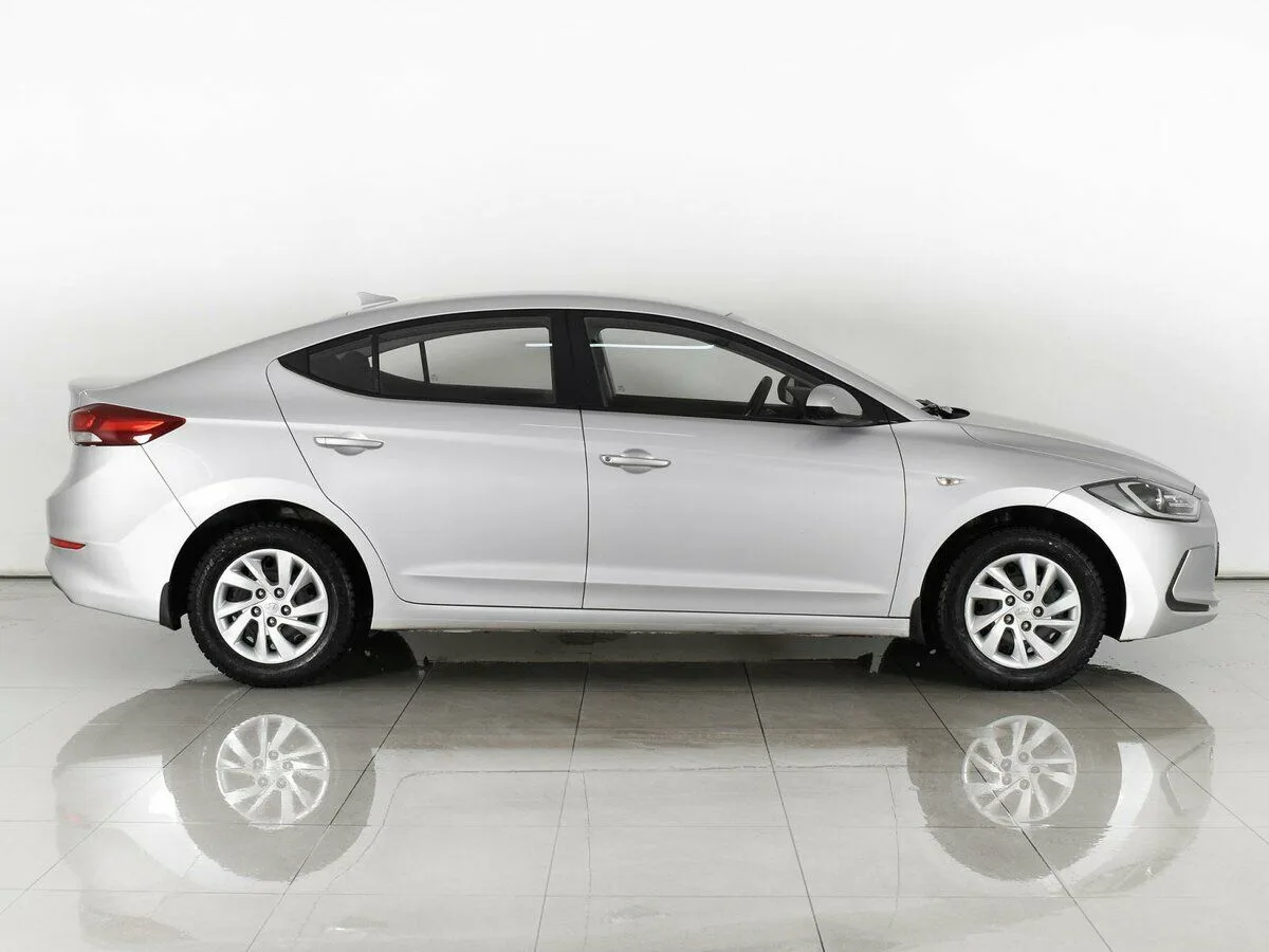 Hyundai Elantra VI (AD) — фото 5