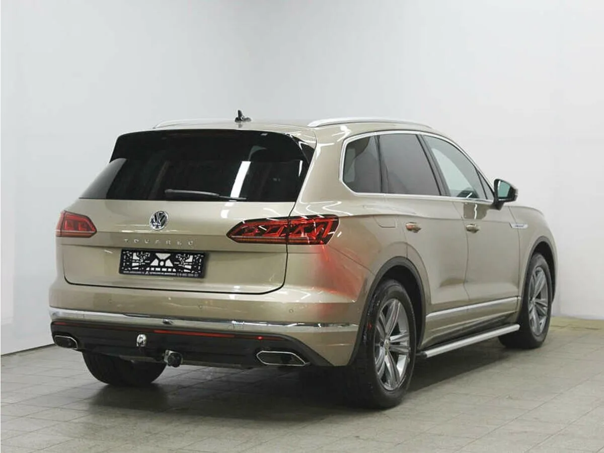 Volkswagen Touareg III — фото 4