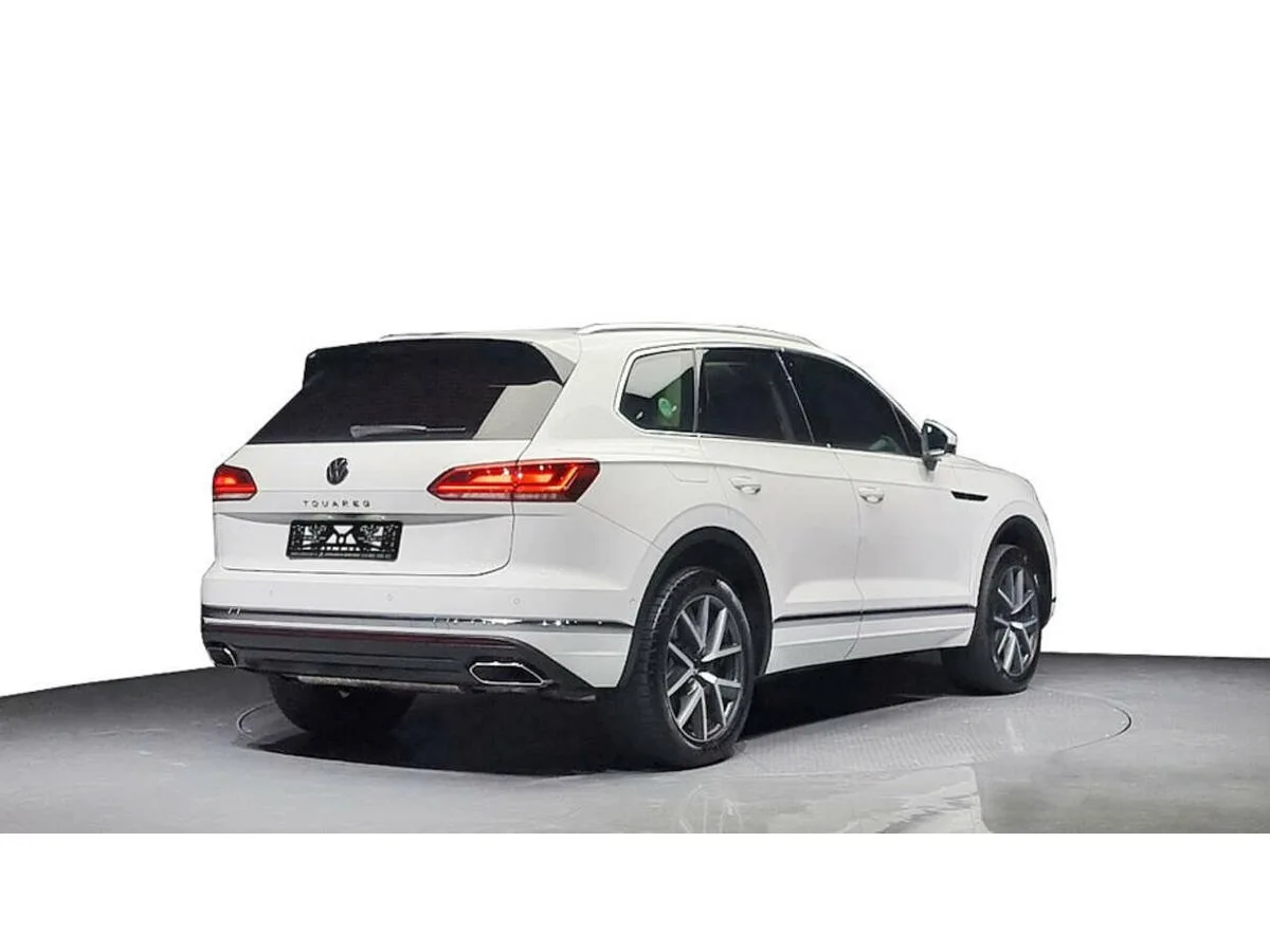 Volkswagen Touareg III — фото 3