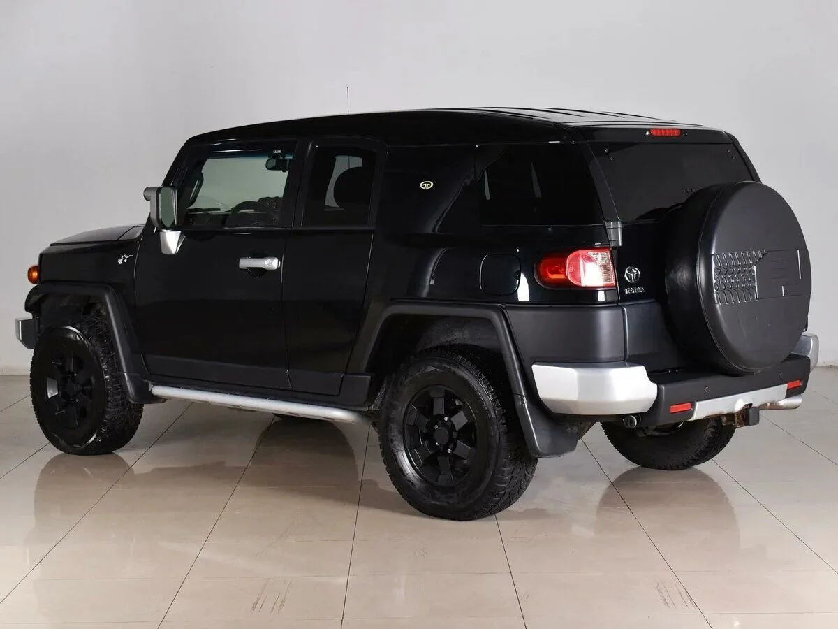 Toyota FJ Cruiser — фото 3