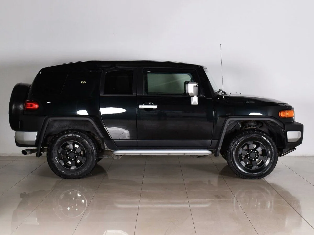 Toyota FJ Cruiser — фото 5