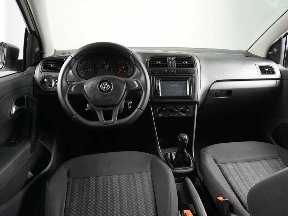 Volkswagen Polo V Рестайлинг · Drive — фото 5