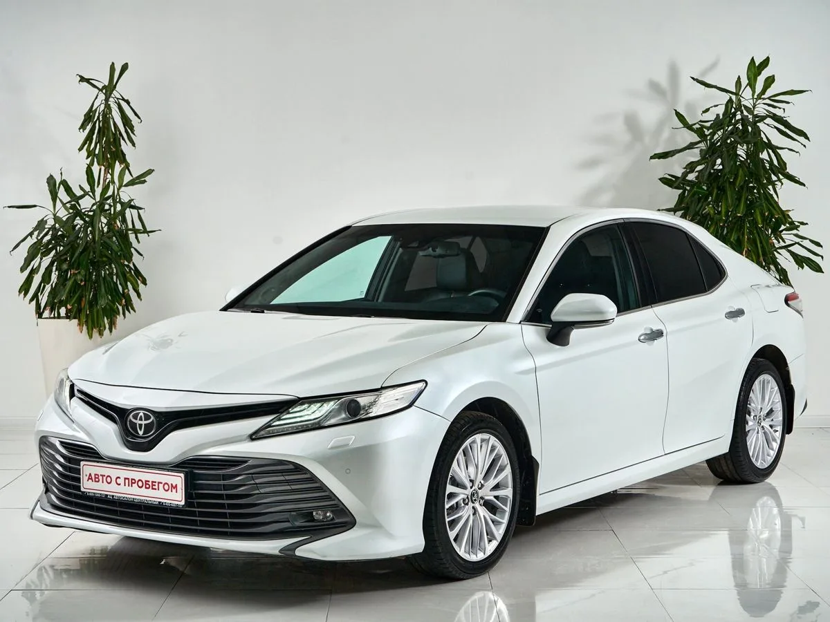 Toyota Camry VIII (XV70)