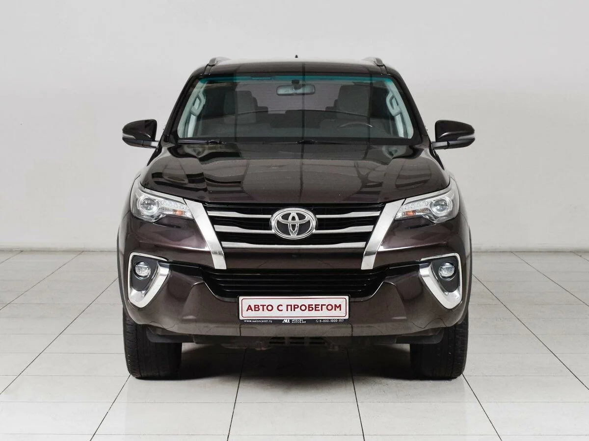 Toyota Fortuner II — фото 3