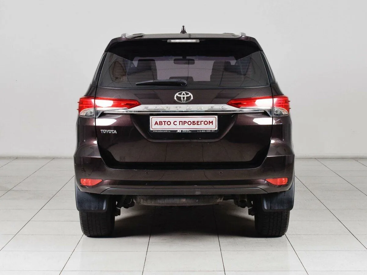 Toyota Fortuner II — фото 4