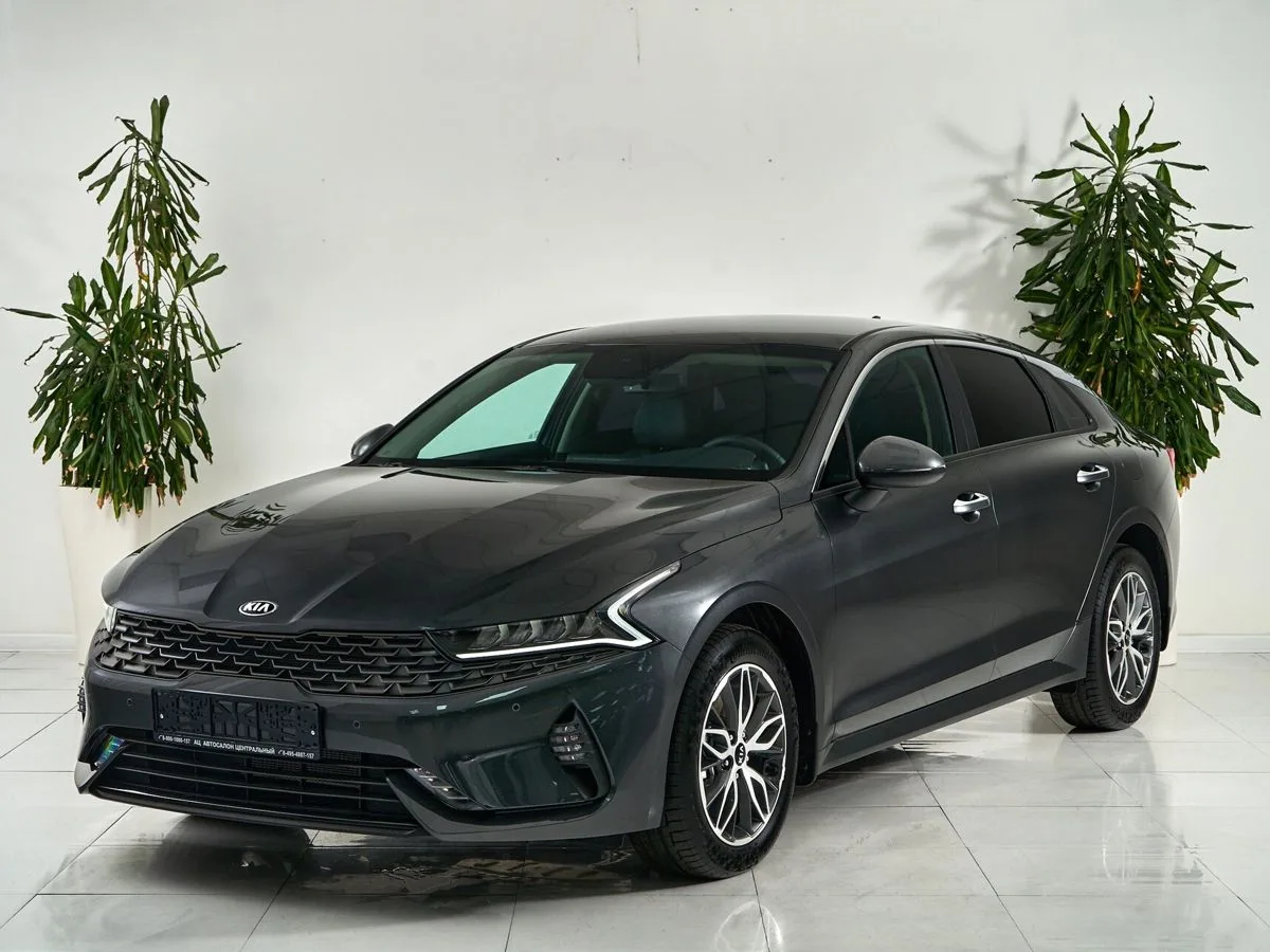 Kia K5 III · Luxe