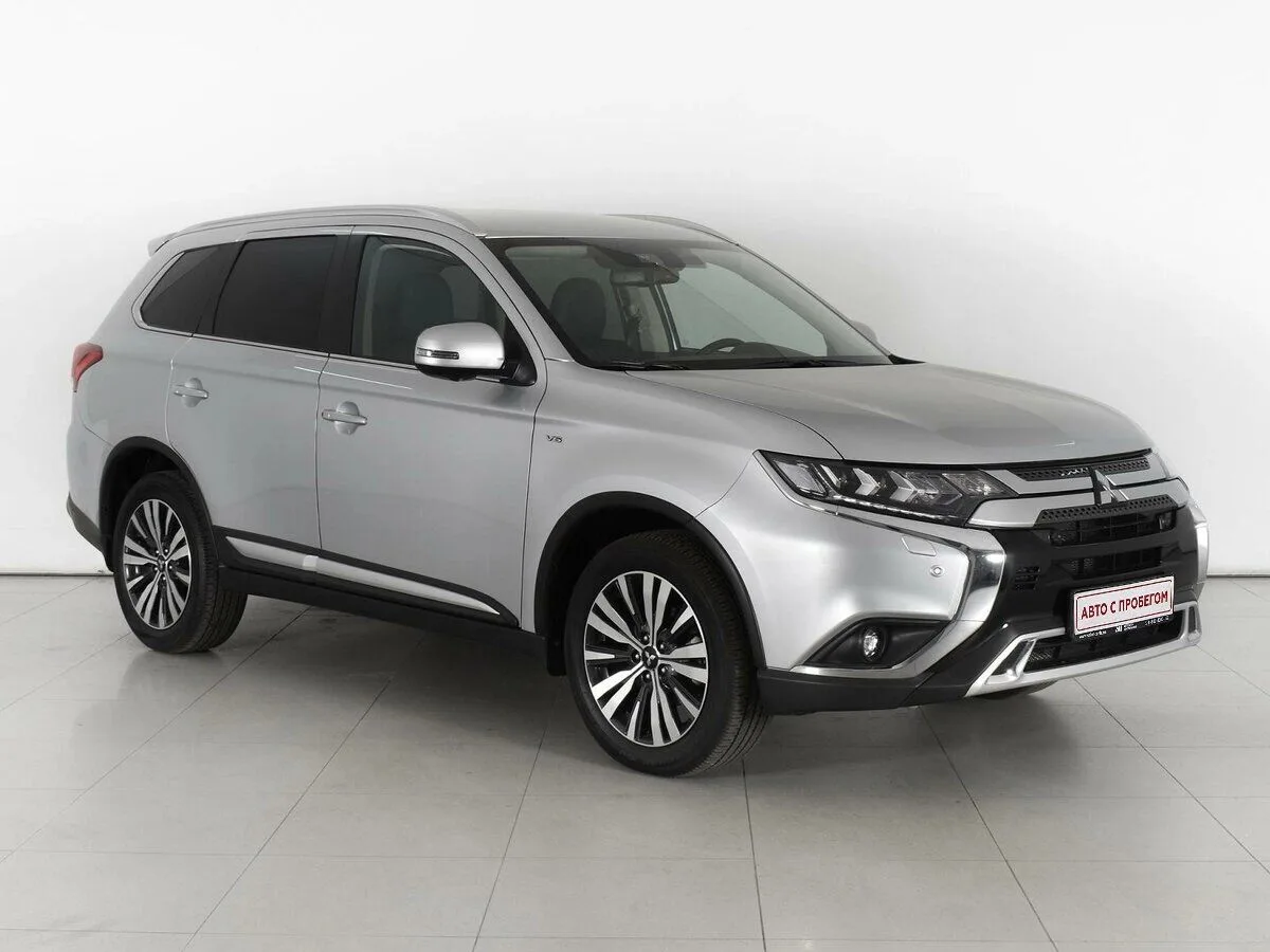 Mitsubishi Outlander IV · Premium