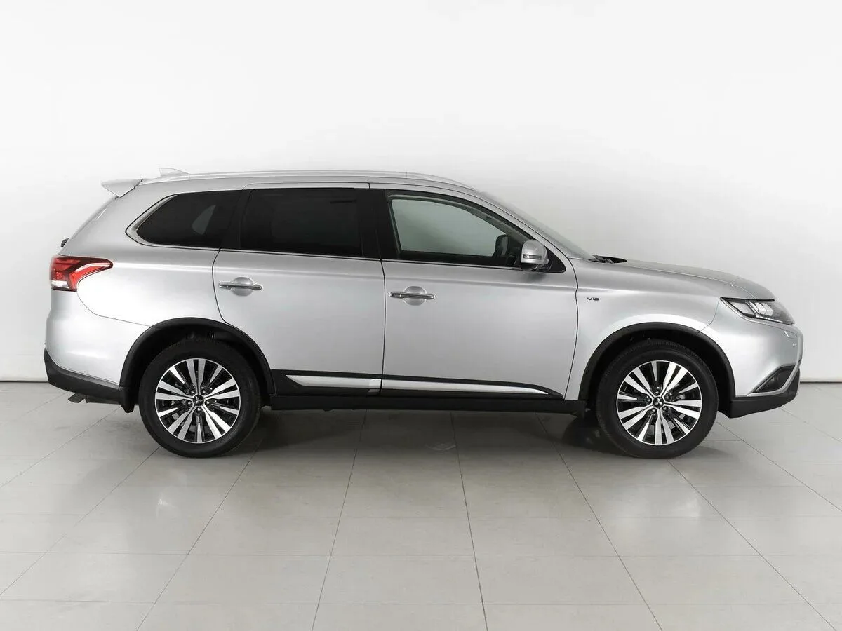 Mitsubishi Outlander IV · Premium — фото 5