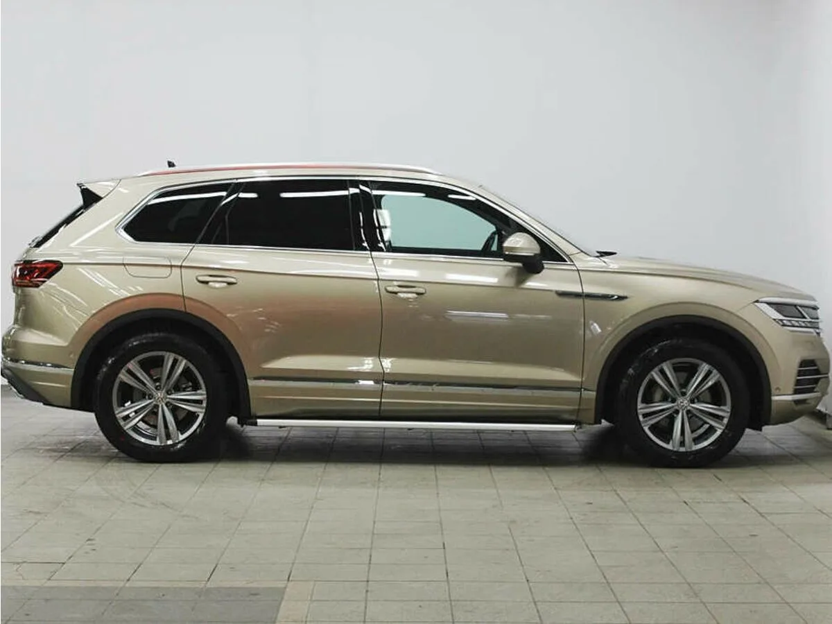 Volkswagen Touareg III — фото 3