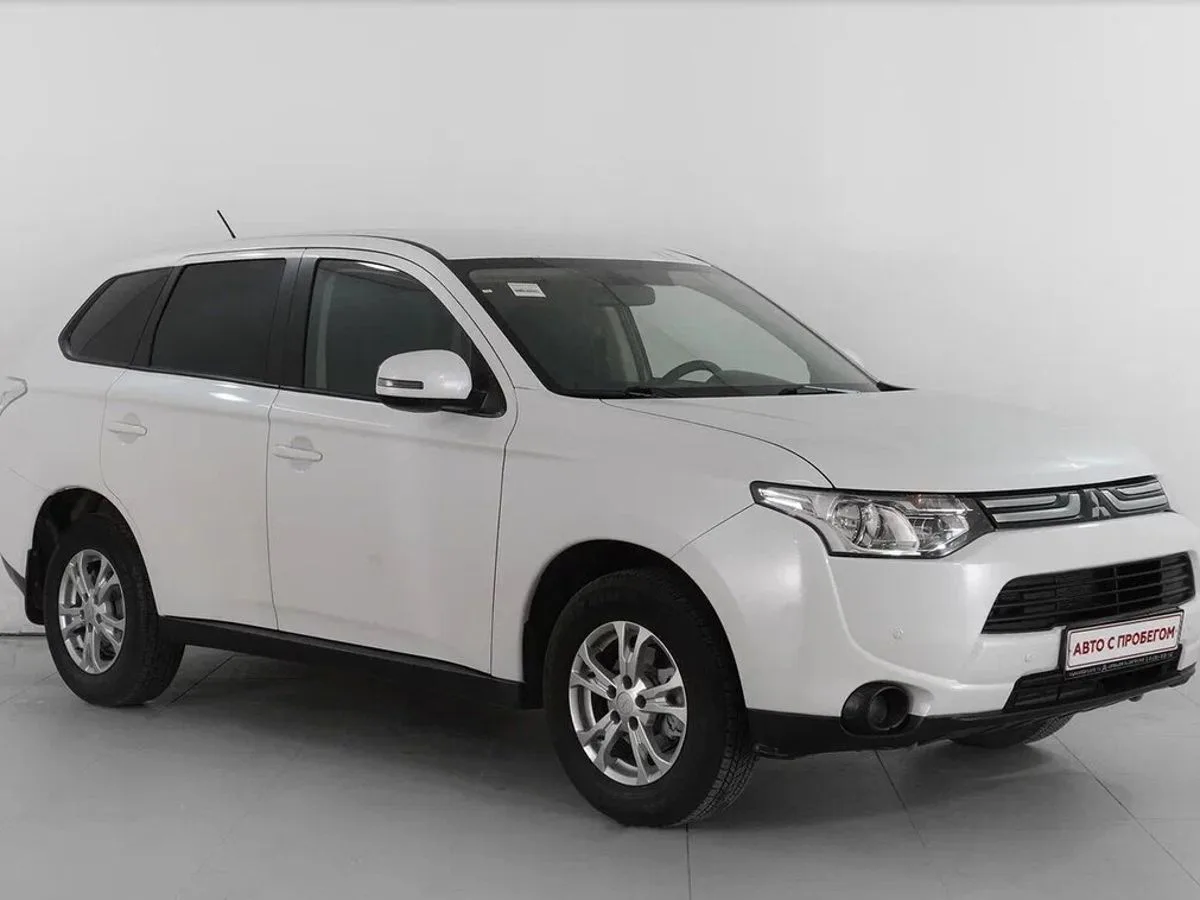 Mitsubishi Outlander III · Inform