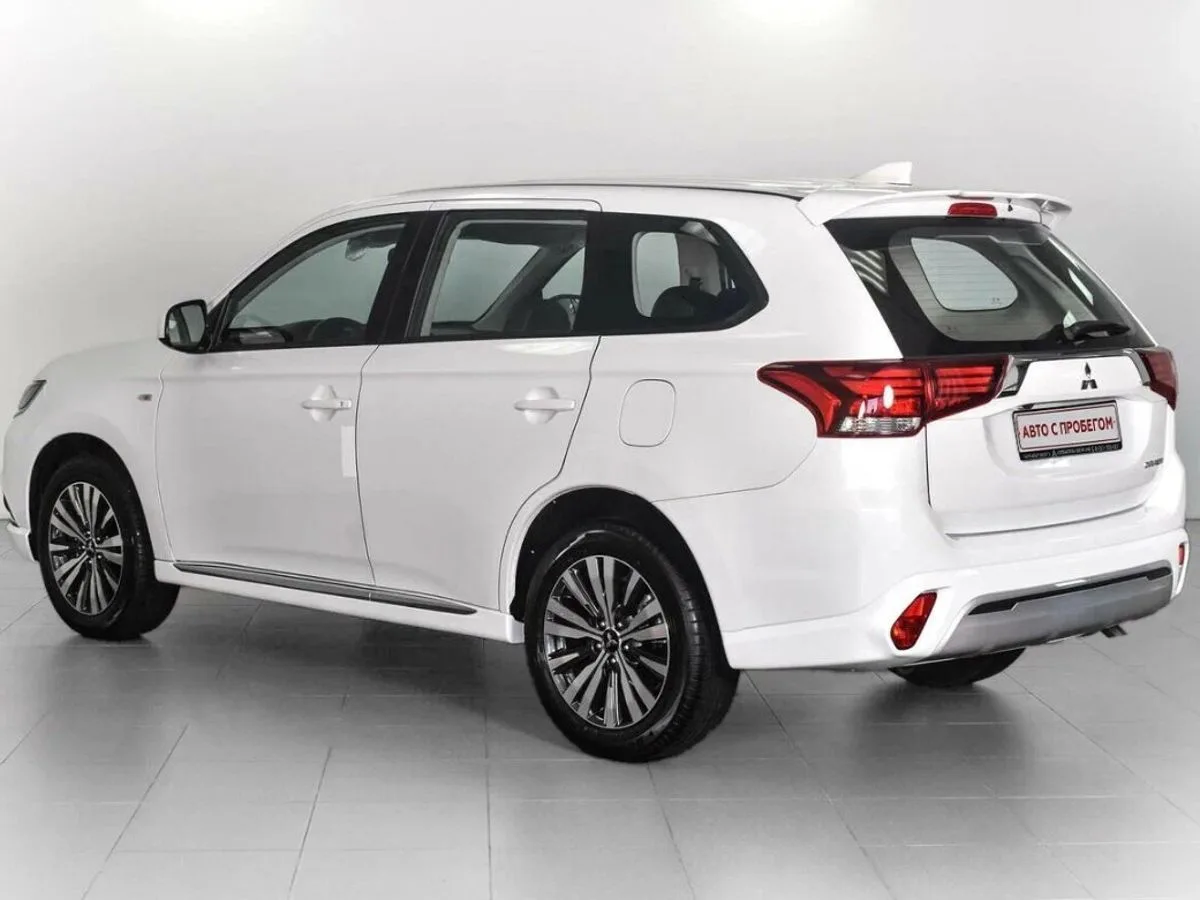 Mitsubishi Outlander III Рестайлинг 3 · Inform — фото 2
