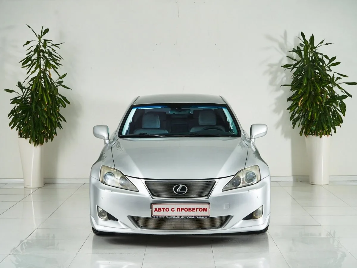 Lexus IS II Рестайлинг — фото 2