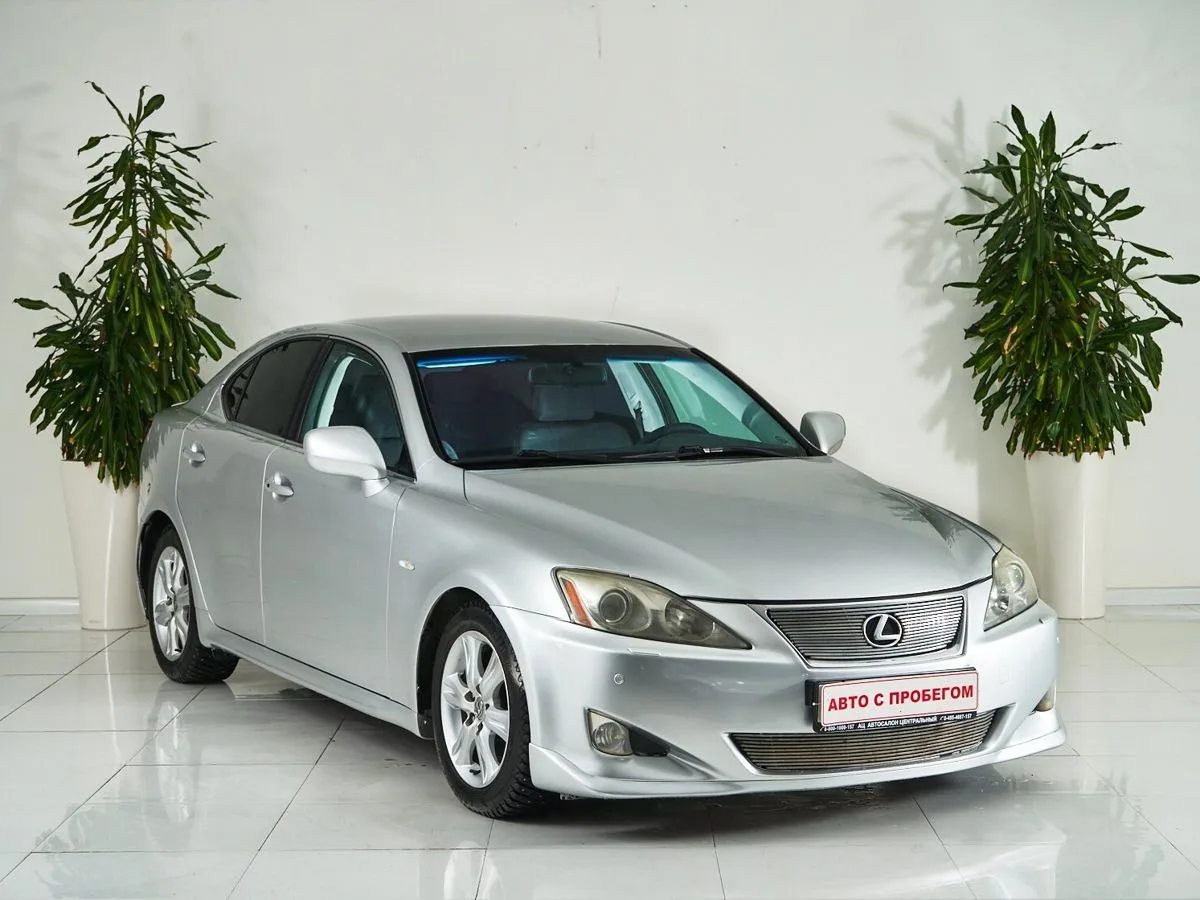Lexus IS II Рестайлинг — фото 3