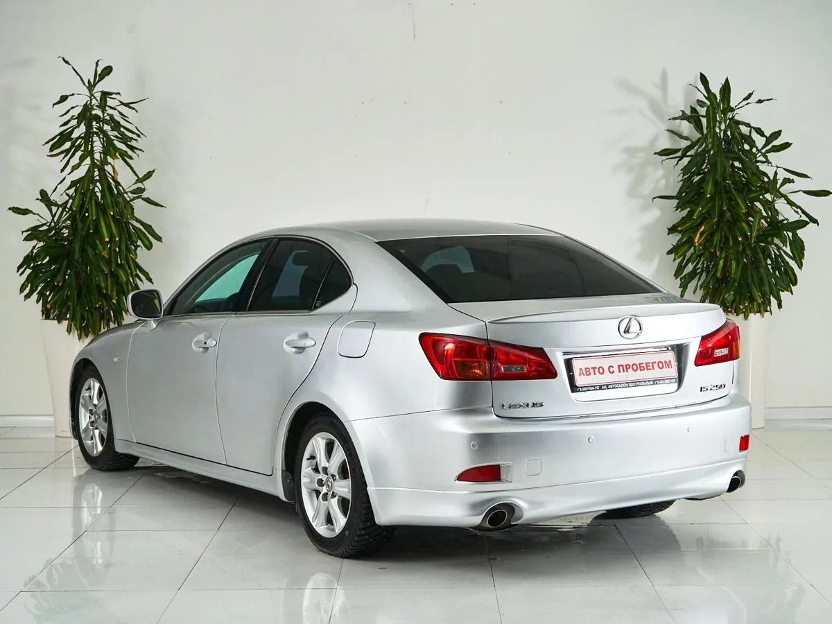 Lexus IS II Рестайлинг — фото 4