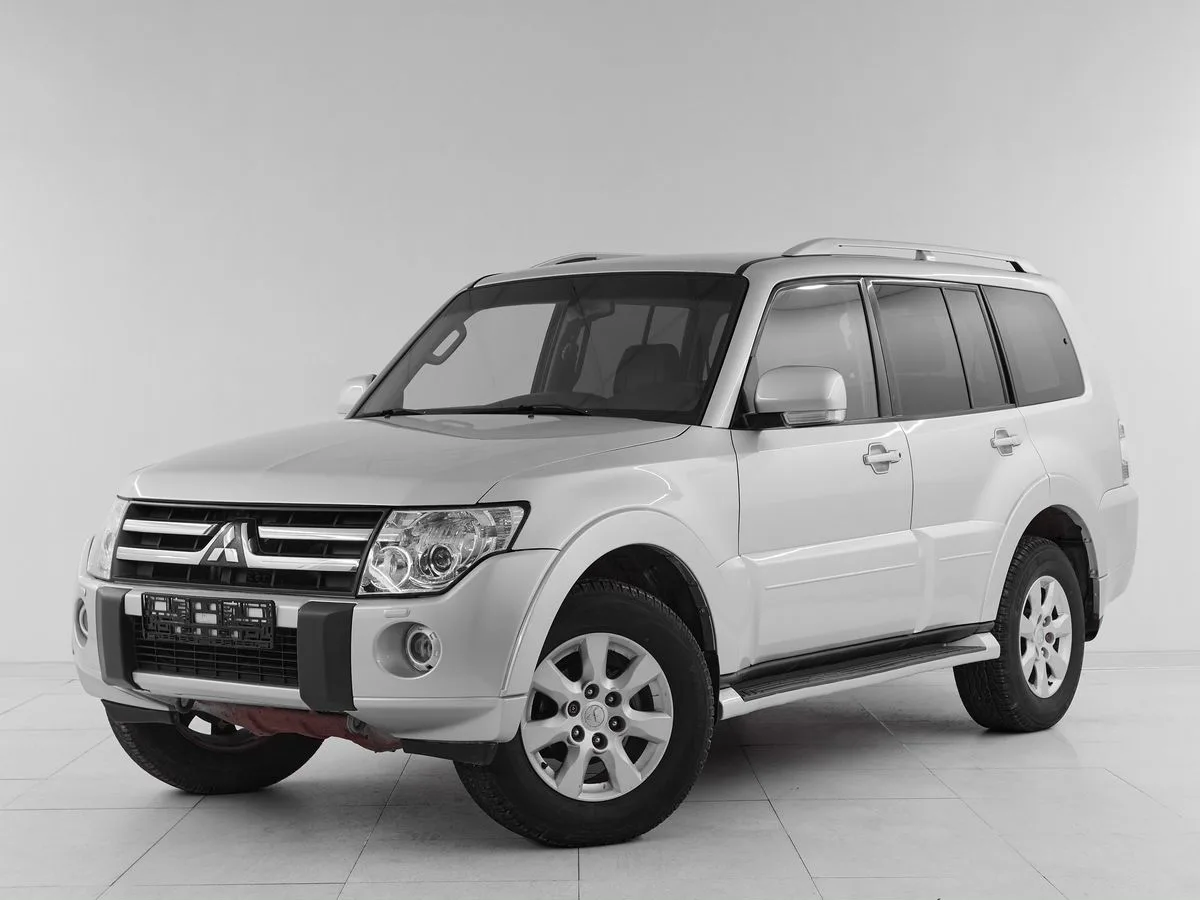 Mitsubishi Pajero IV · Instyle