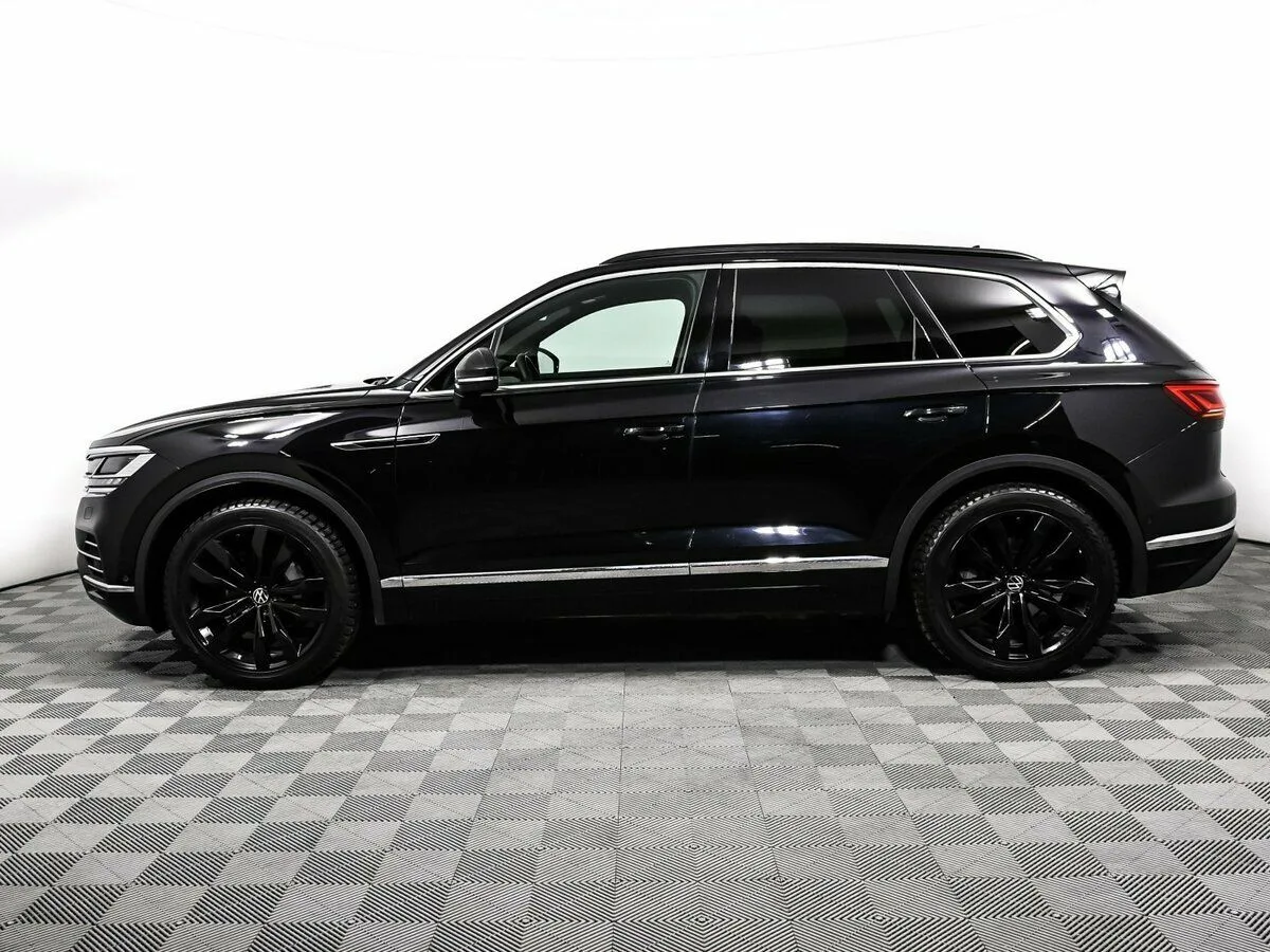 Volkswagen Touareg III · Exclusive R-line Black Style — фото 3
