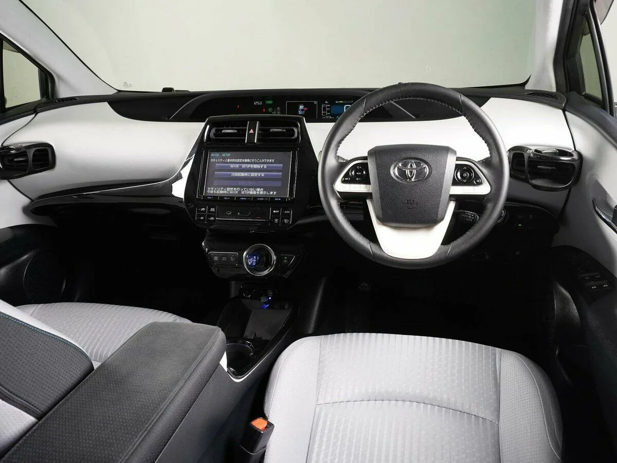 Toyota Prius IV (XW50) · Люкс — фото 5