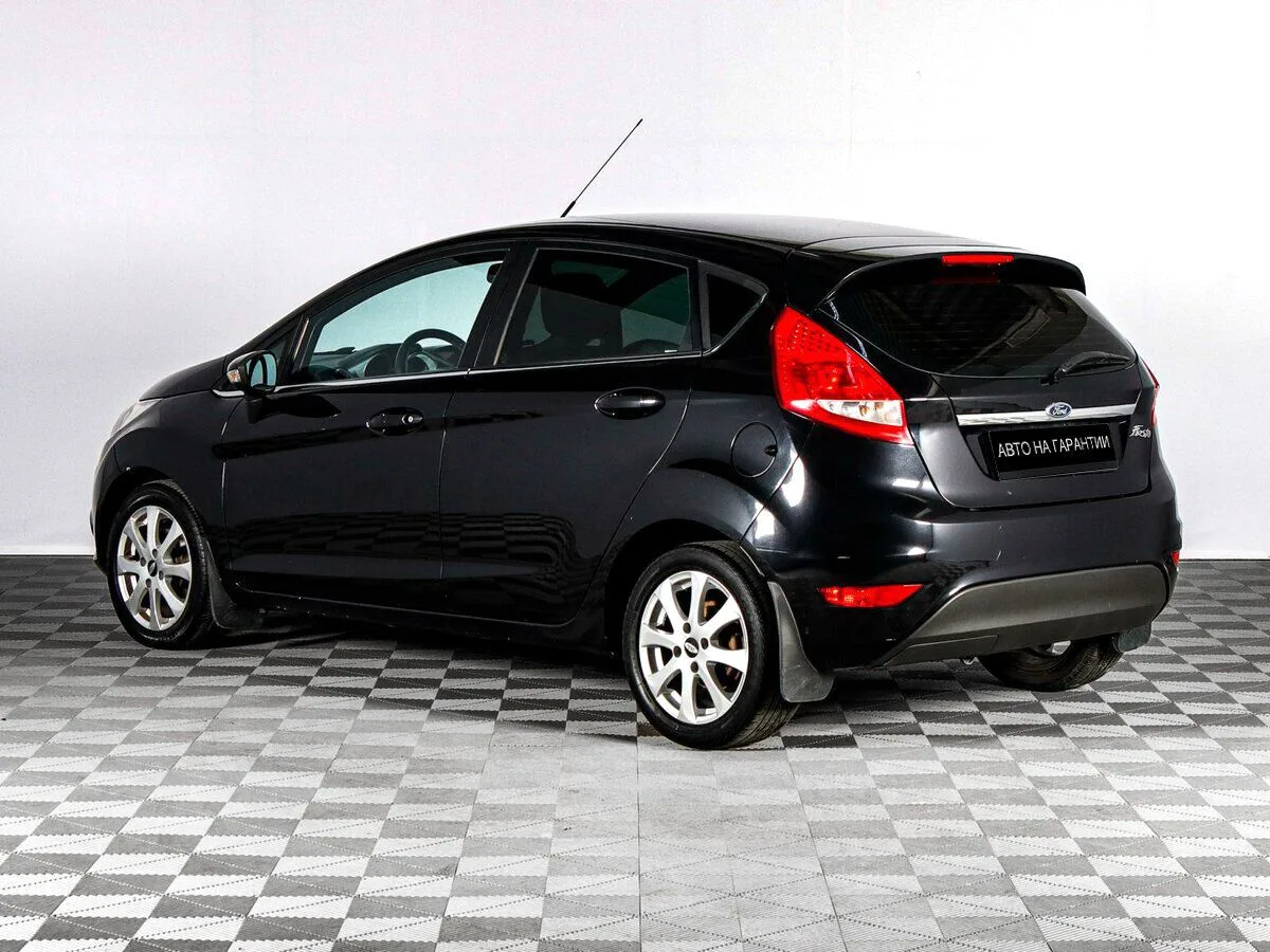 Ford Fiesta Mk6 · Titanium — фото 3