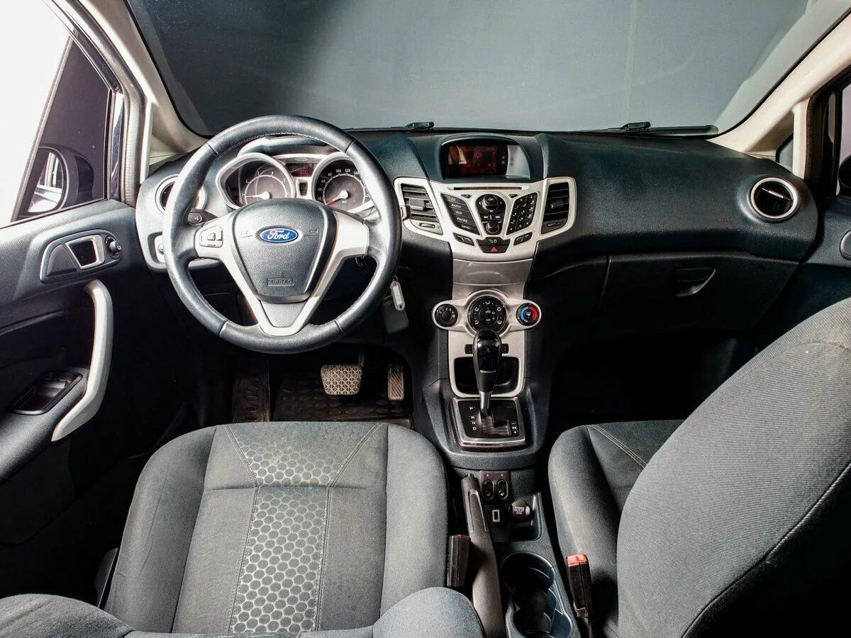 Ford Fiesta Mk6 · Titanium — фото 5