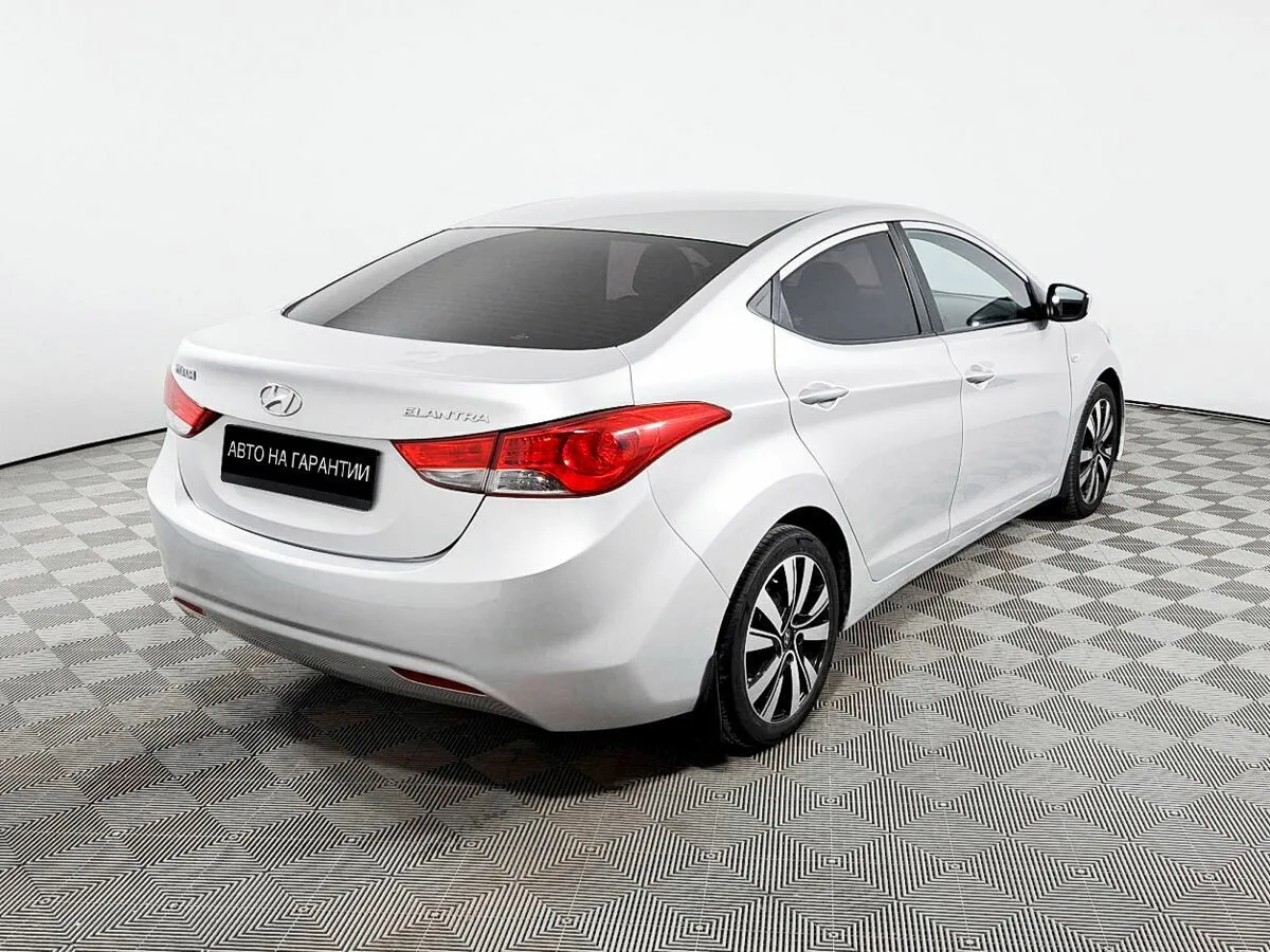 Hyundai Elantra V (MD) · Base — фото 3