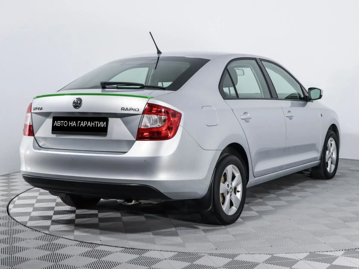 Skoda Rapid I — фото 5