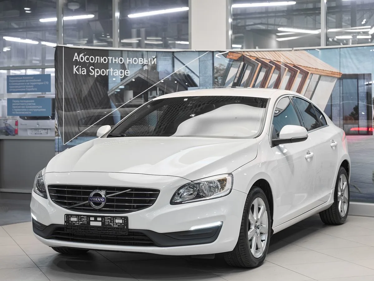 Volvo S60 II Рестайлинг · Momentum