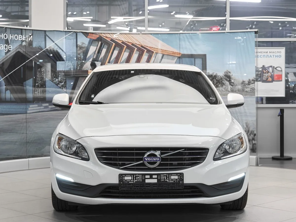 Volvo S60 II Рестайлинг · Momentum — фото 2