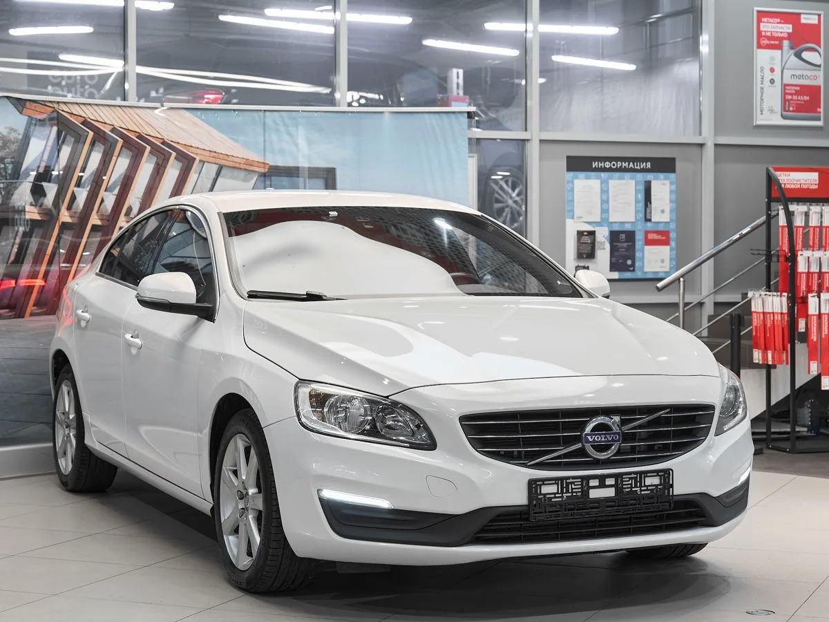Volvo S60 II Рестайлинг · Momentum — фото 3