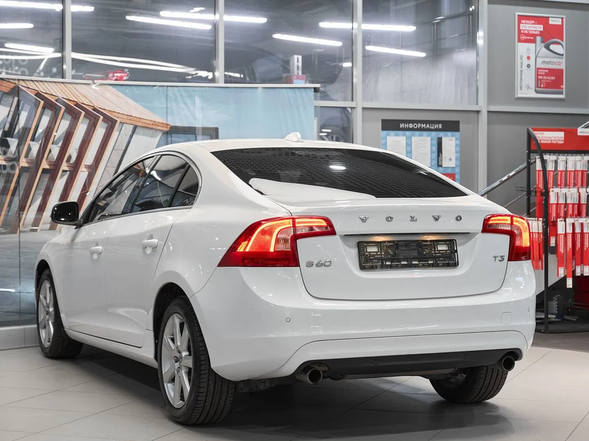 Volvo S60 II Рестайлинг · Momentum — фото 4