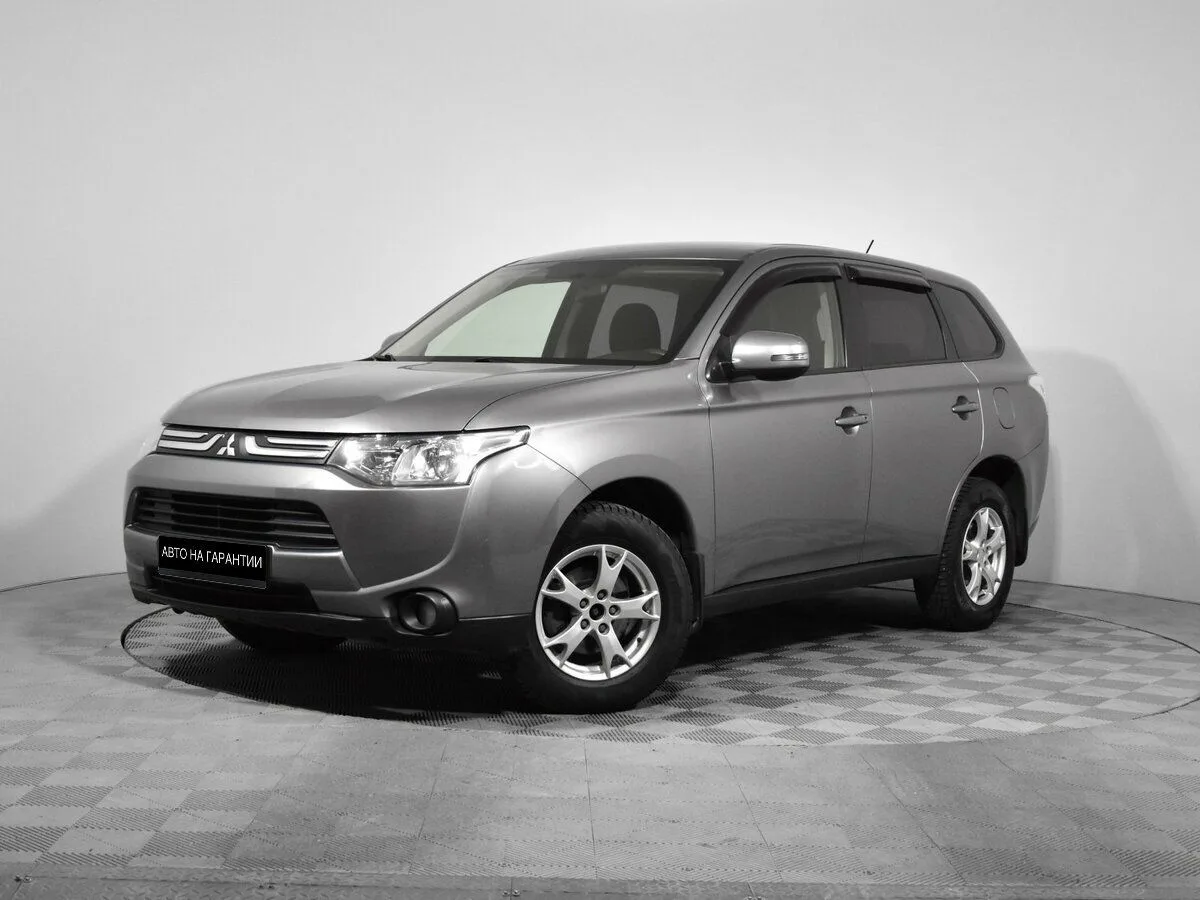 Mitsubishi Outlander III · Invite