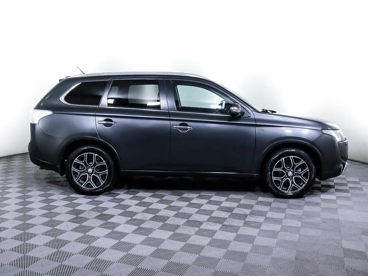 Mitsubishi Outlander III Рестайлинг · Ultimate — фото 4
