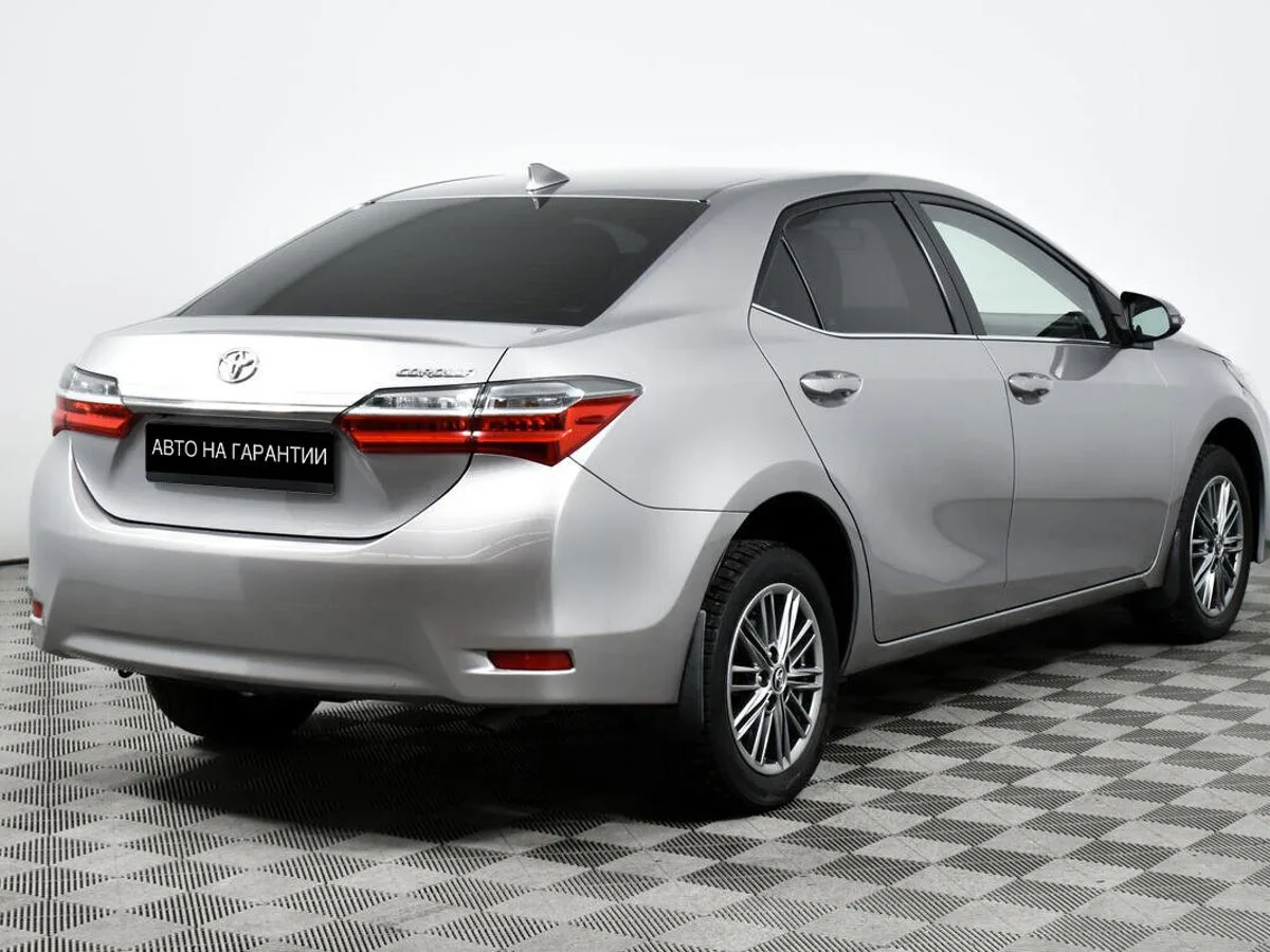 Toyota Corolla XI (E160, E170, E180) Рестайлинг 1 · Стиль — фото 5