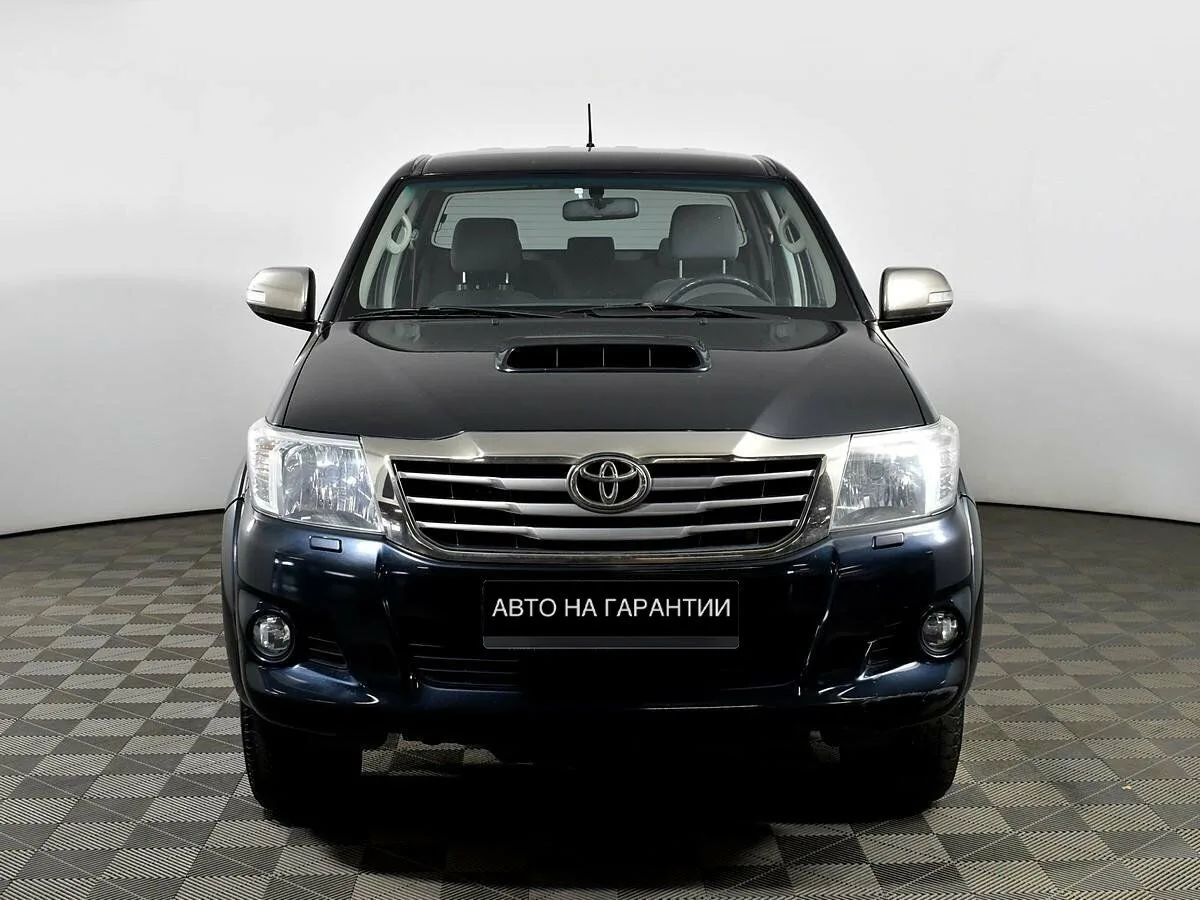 Toyota Hilux VII Рестайлинг · Стандарт — фото 2