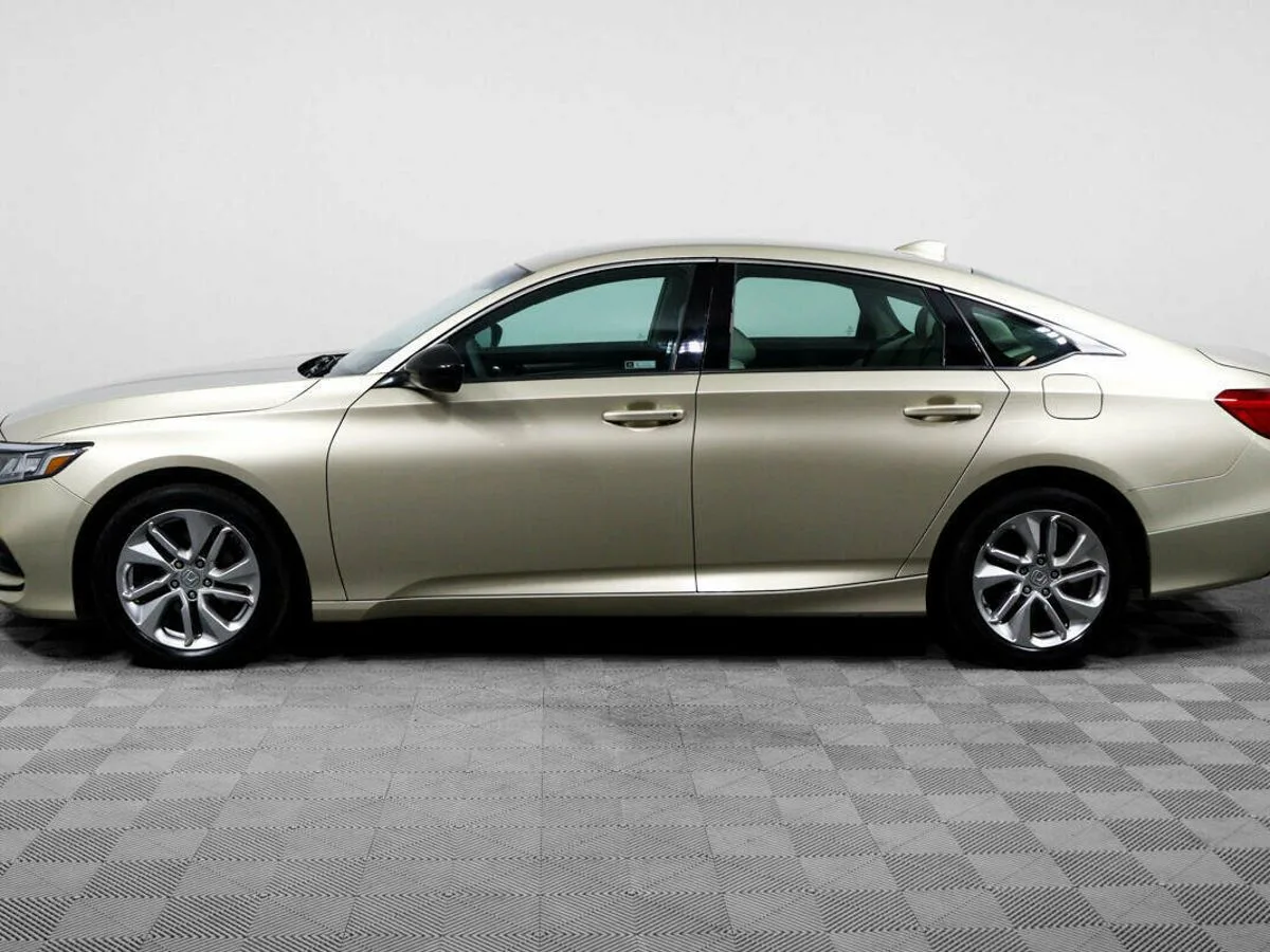 Honda Accord X — фото 3