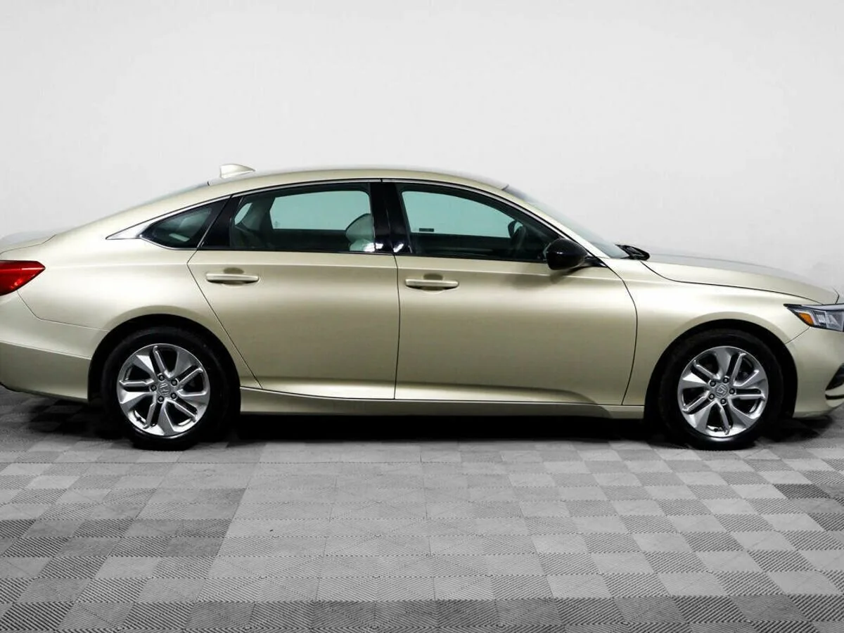 Honda Accord X — фото 4