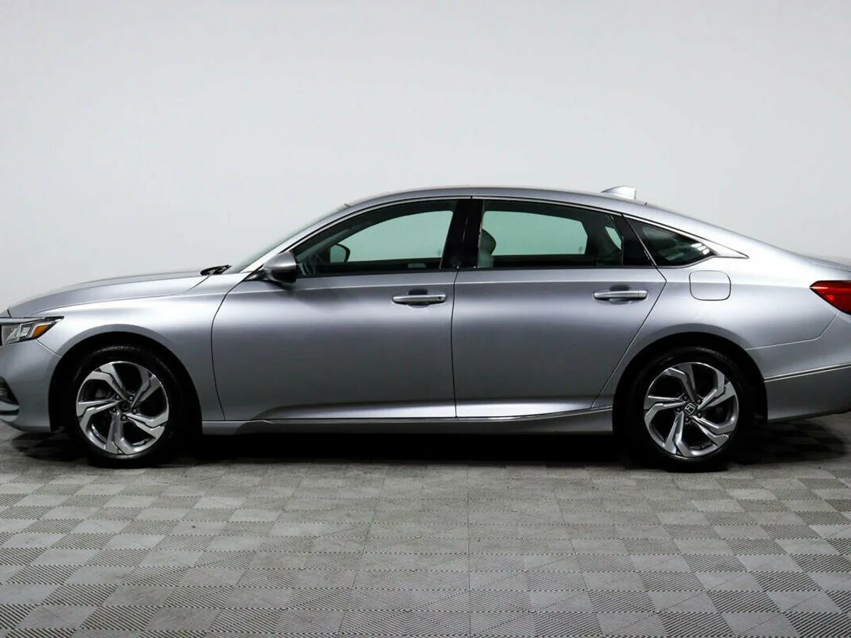 Honda Accord X — фото 3