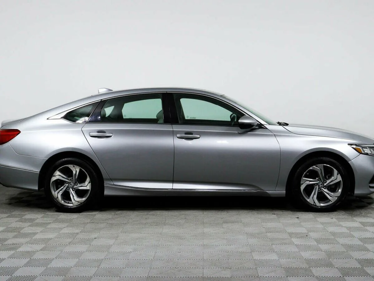 Honda Accord X — фото 4