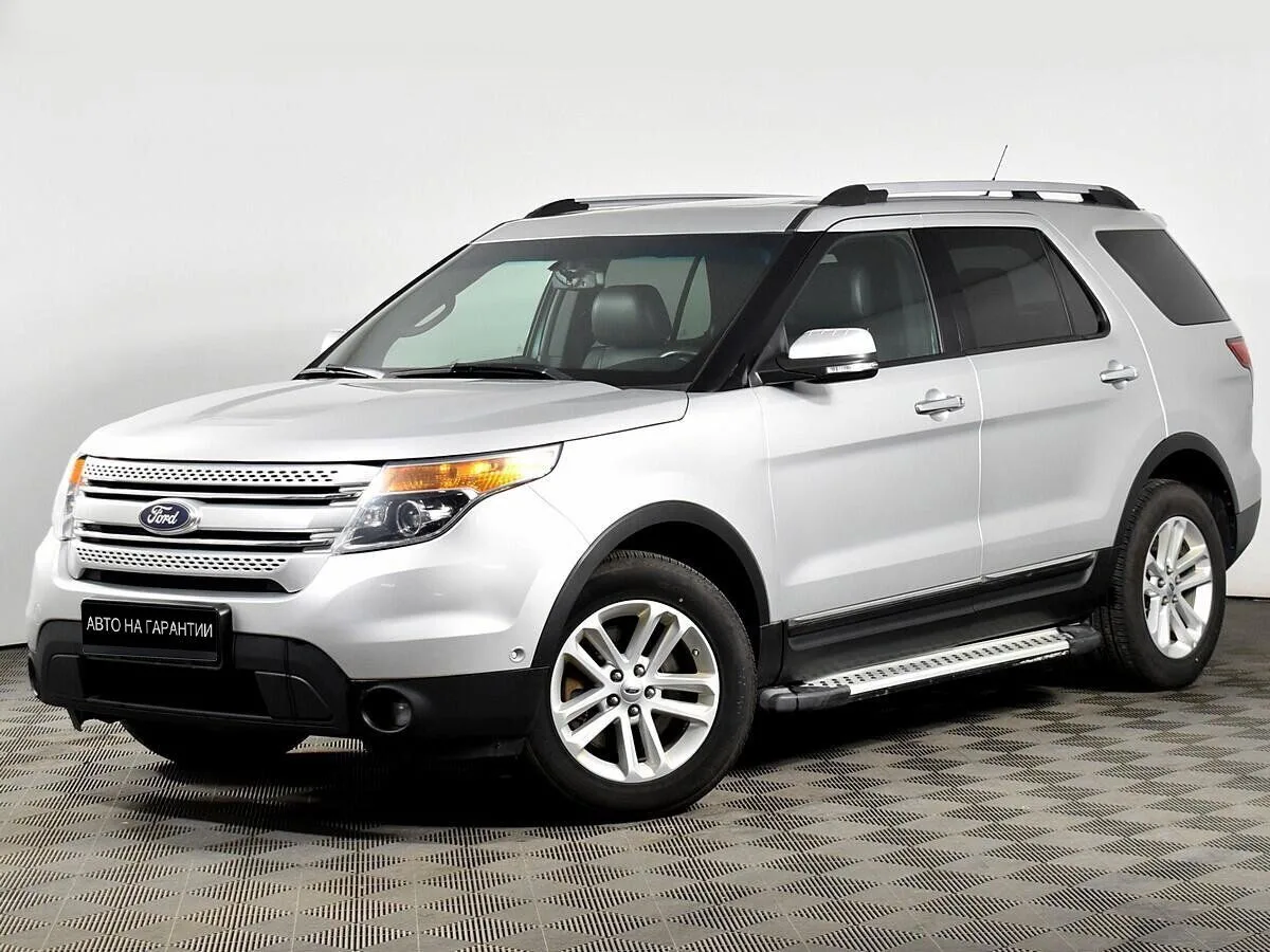Ford Explorer V · XLT