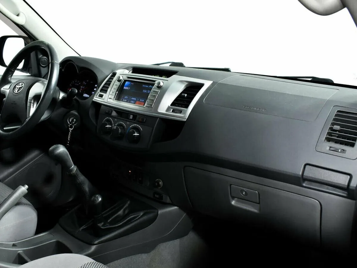 Toyota Hilux VII Рестайлинг — фото 5