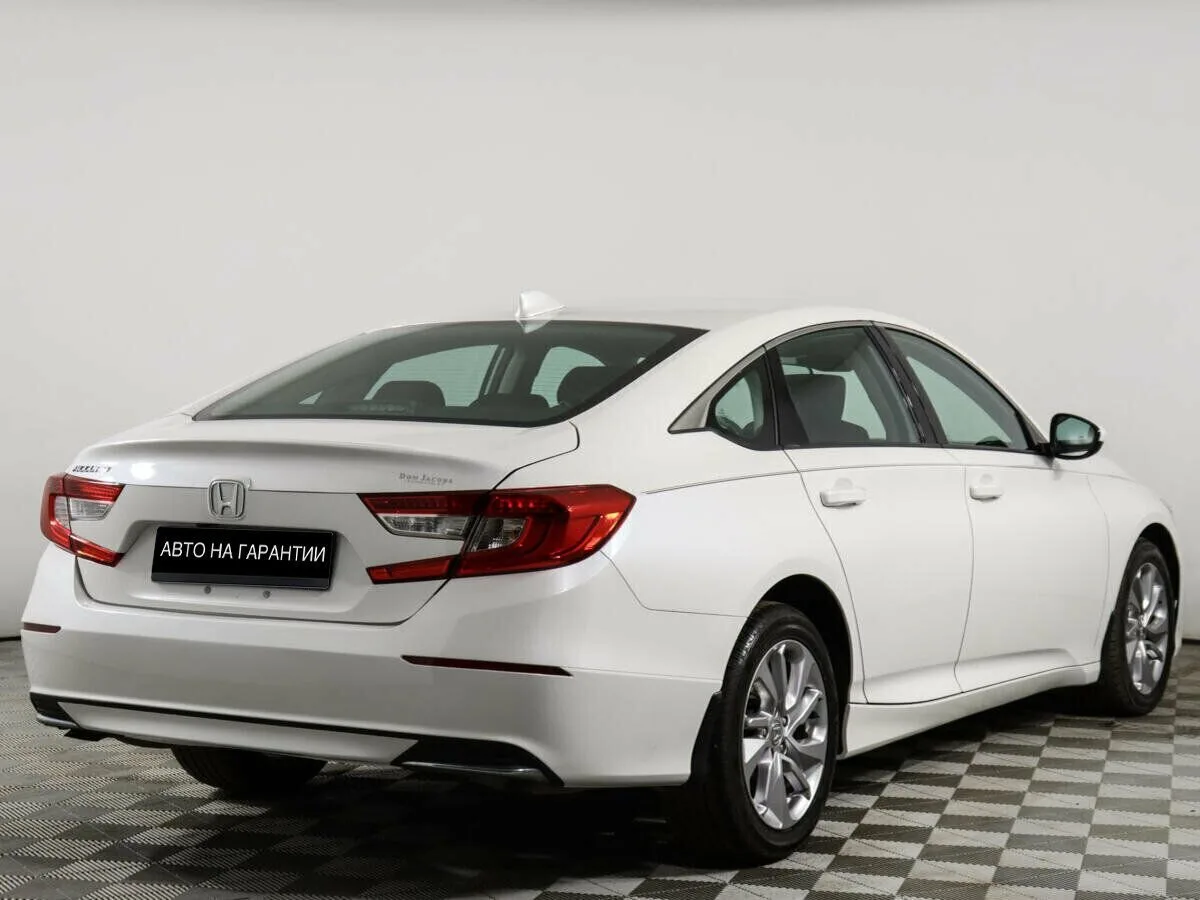 Honda Accord X — фото 3