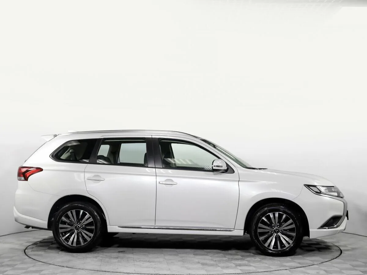 Mitsubishi Outlander III Рестайлинг 3 · Enjoy — фото 4