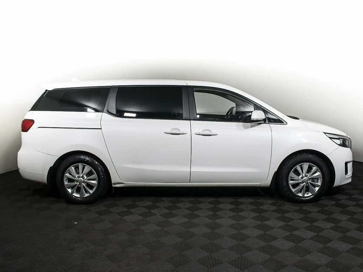 Kia Carnival III — фото 4
