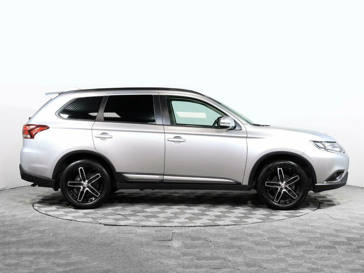 Mitsubishi Outlander III Рестайлинг 3 · Inform (2018-2021) — фото 4