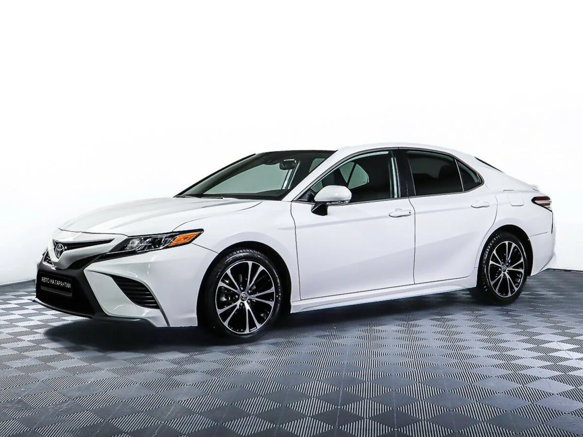 Toyota Camry VIII (XV70)