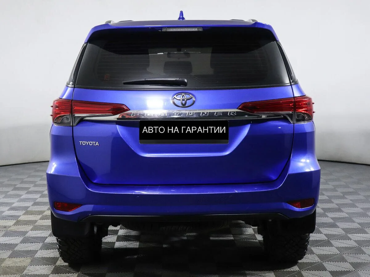 Toyota Fortuner II · Стандарт — фото 4