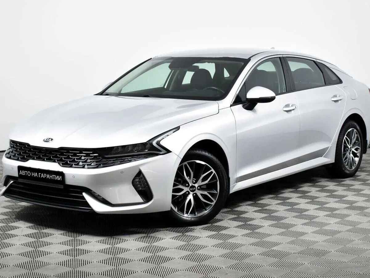 Kia K5 III · Luxe