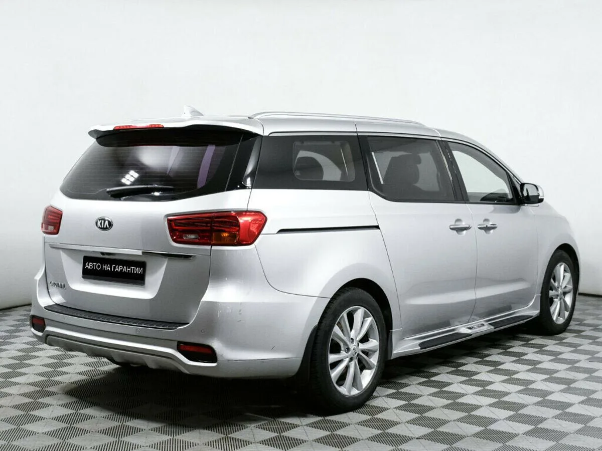 Kia Carnival III — фото 3