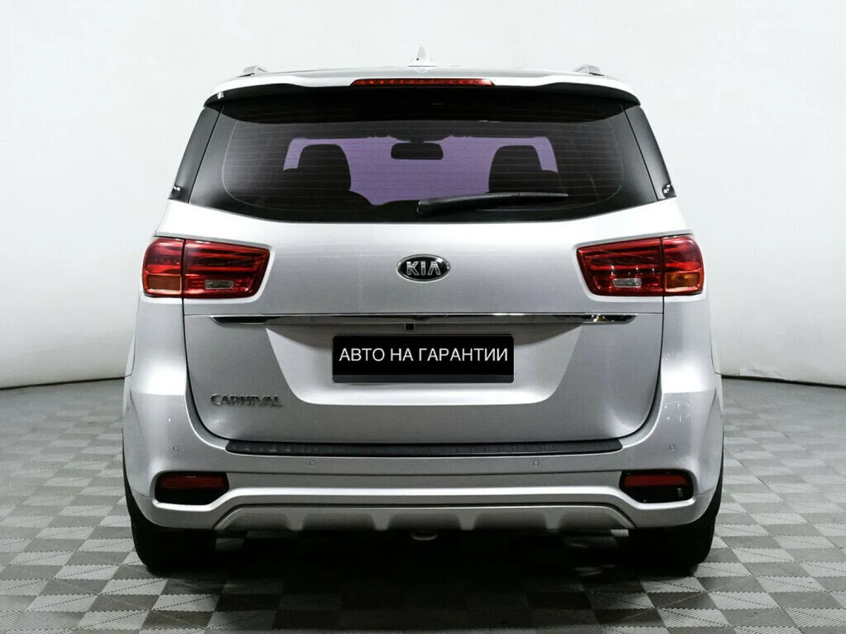 Kia Carnival III — фото 4