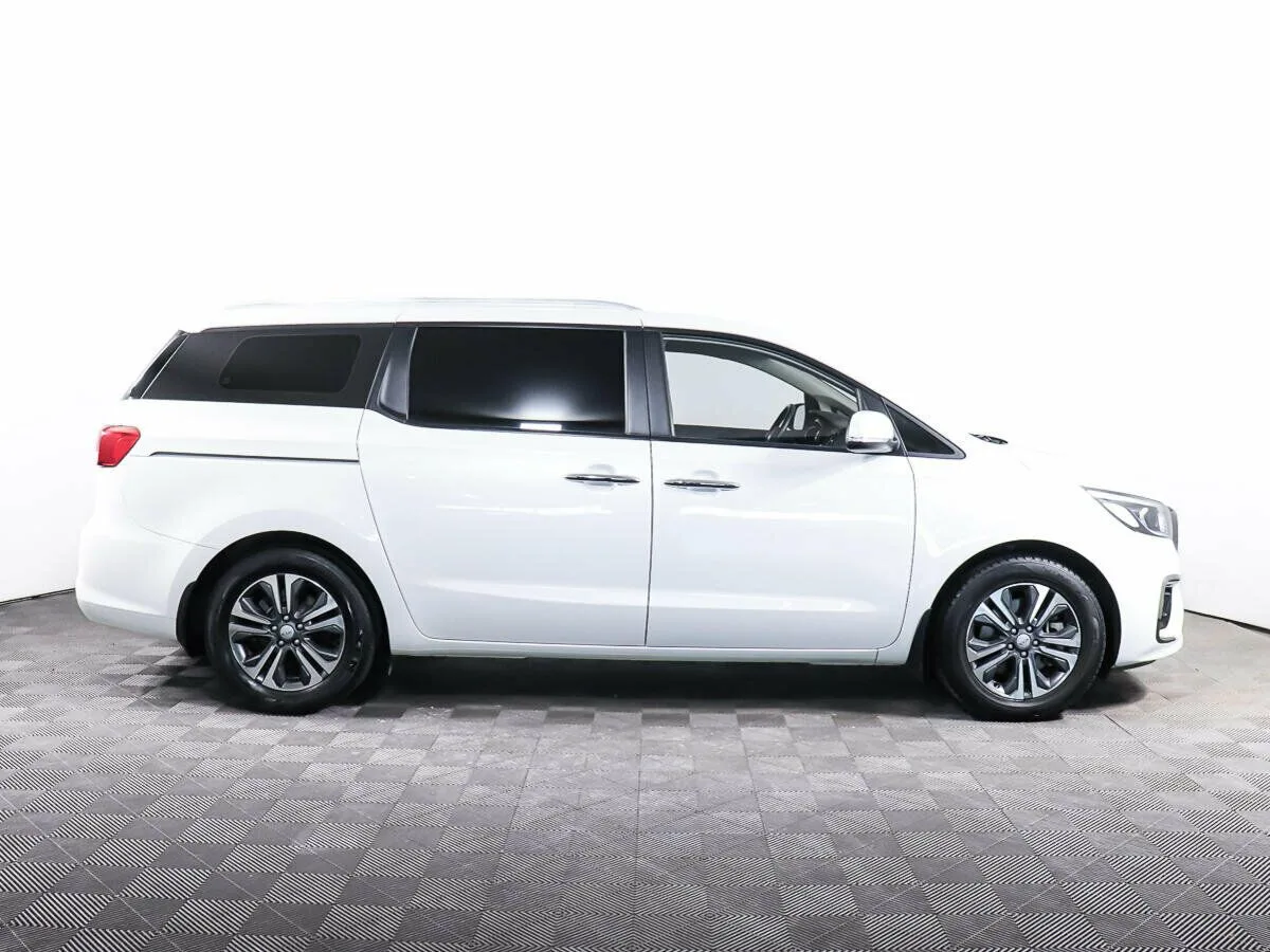 Kia Carnival III — фото 4