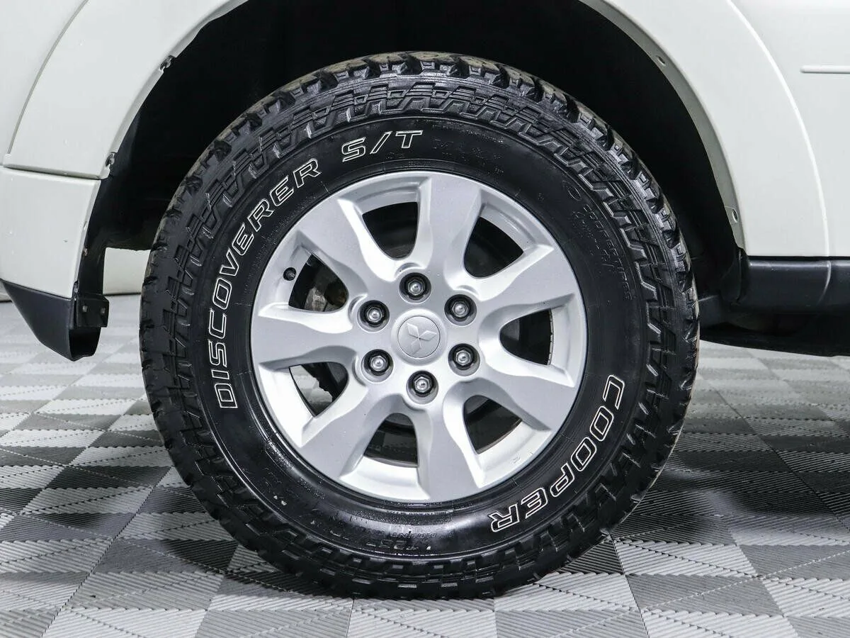 Mitsubishi Pajero IV Рестайлинг 2 · Ultimate — фото 5